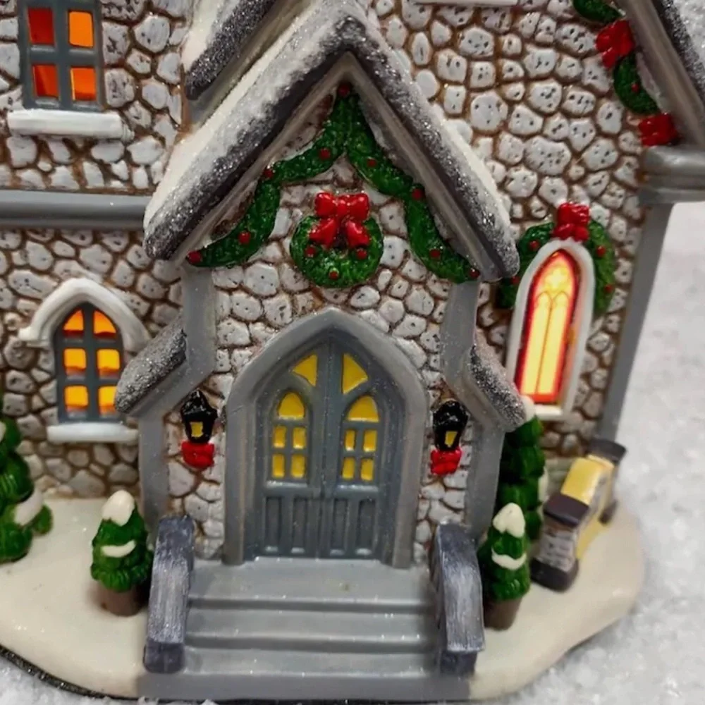 Carole Towne-Isabel’s Chapel Gray Charming Stone Holiday Light Up Church GUC